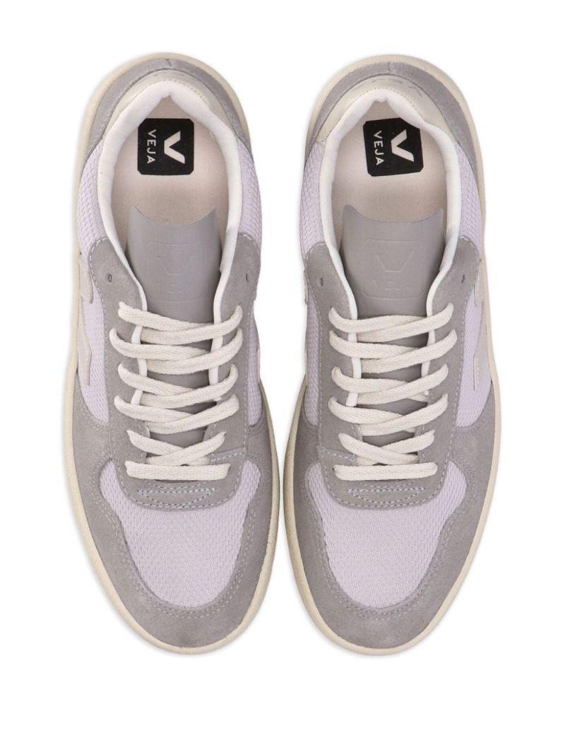 V-10 Sneakers