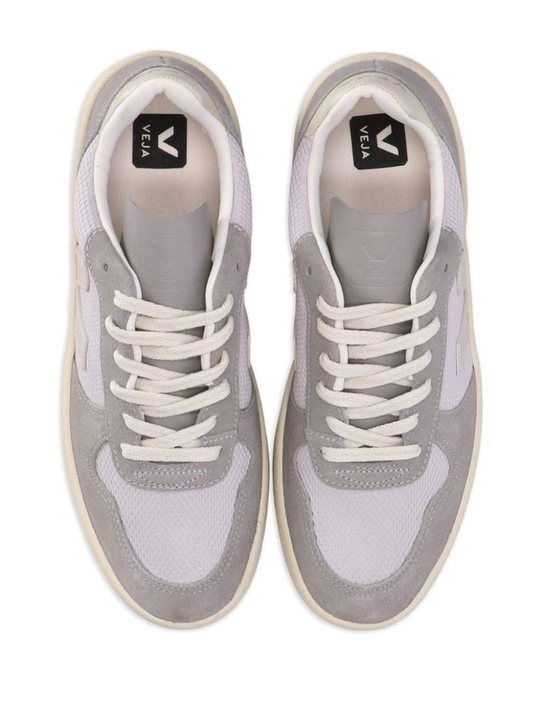 V-10 Sneakers