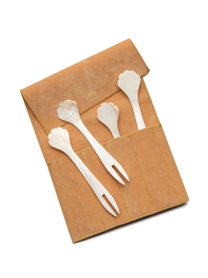 Shell-shaped Pickers
