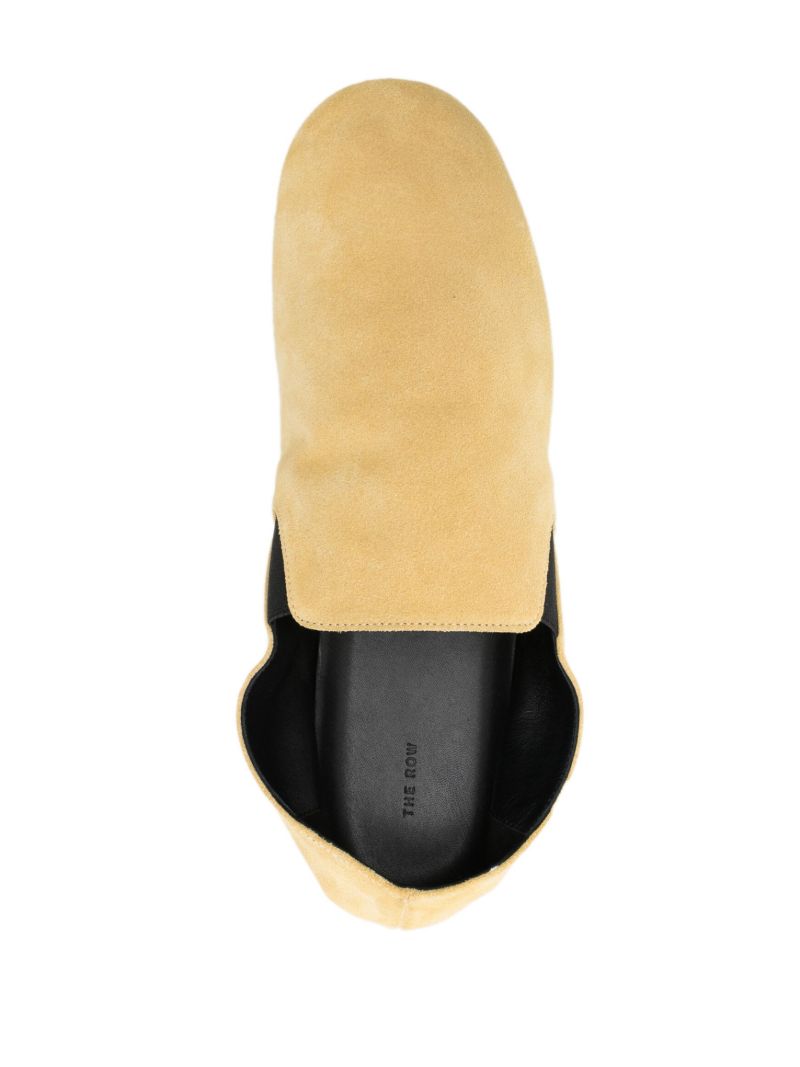 Neutral Vincit Slippers