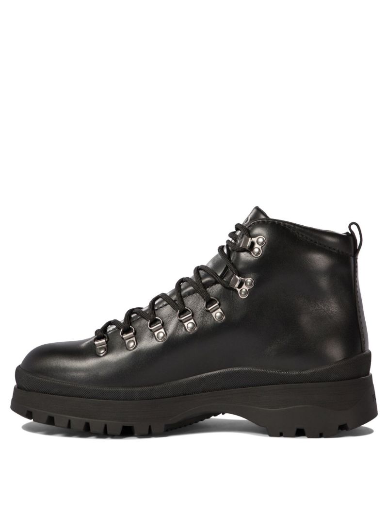 Triangle-logo Boots