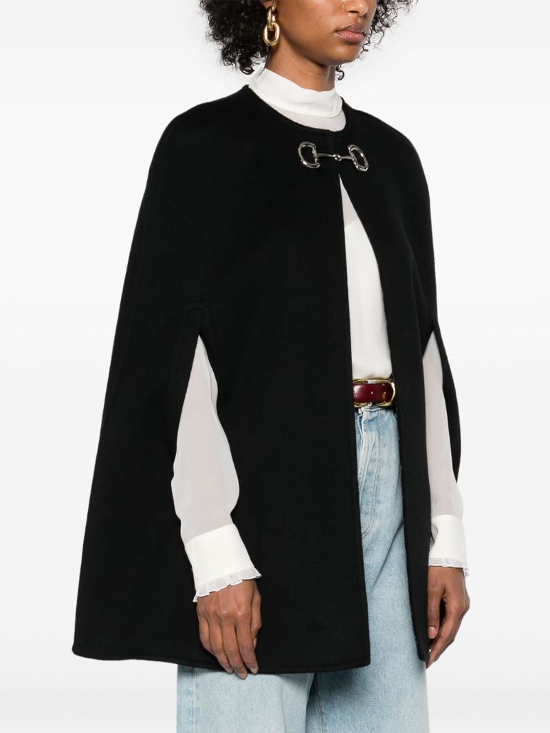 Horsebit Cape