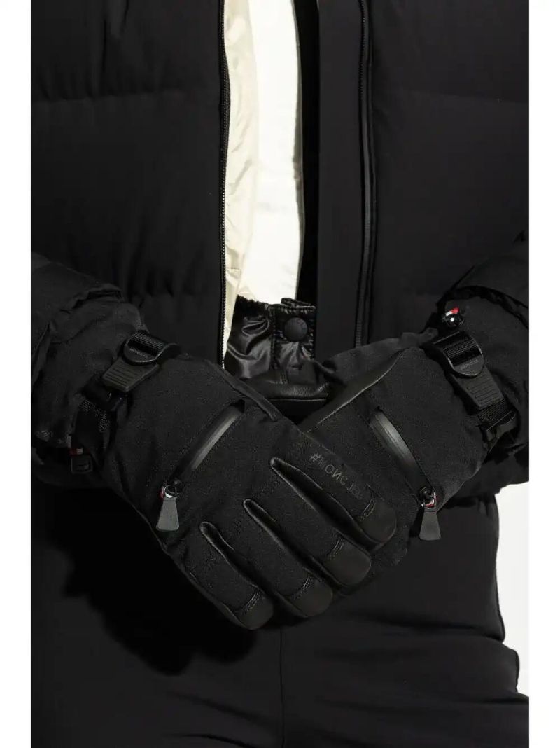 Black Padded Gloves