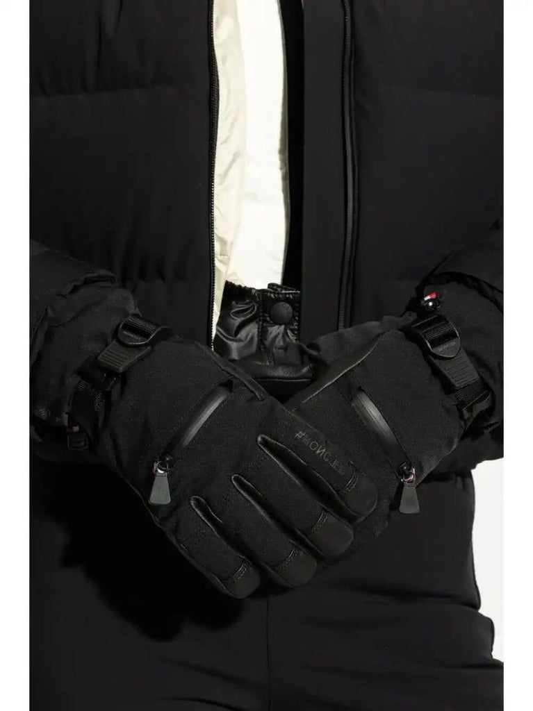 Black Padded Gloves