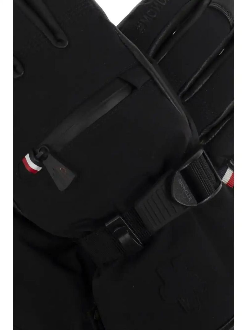 Black Padded Gloves
